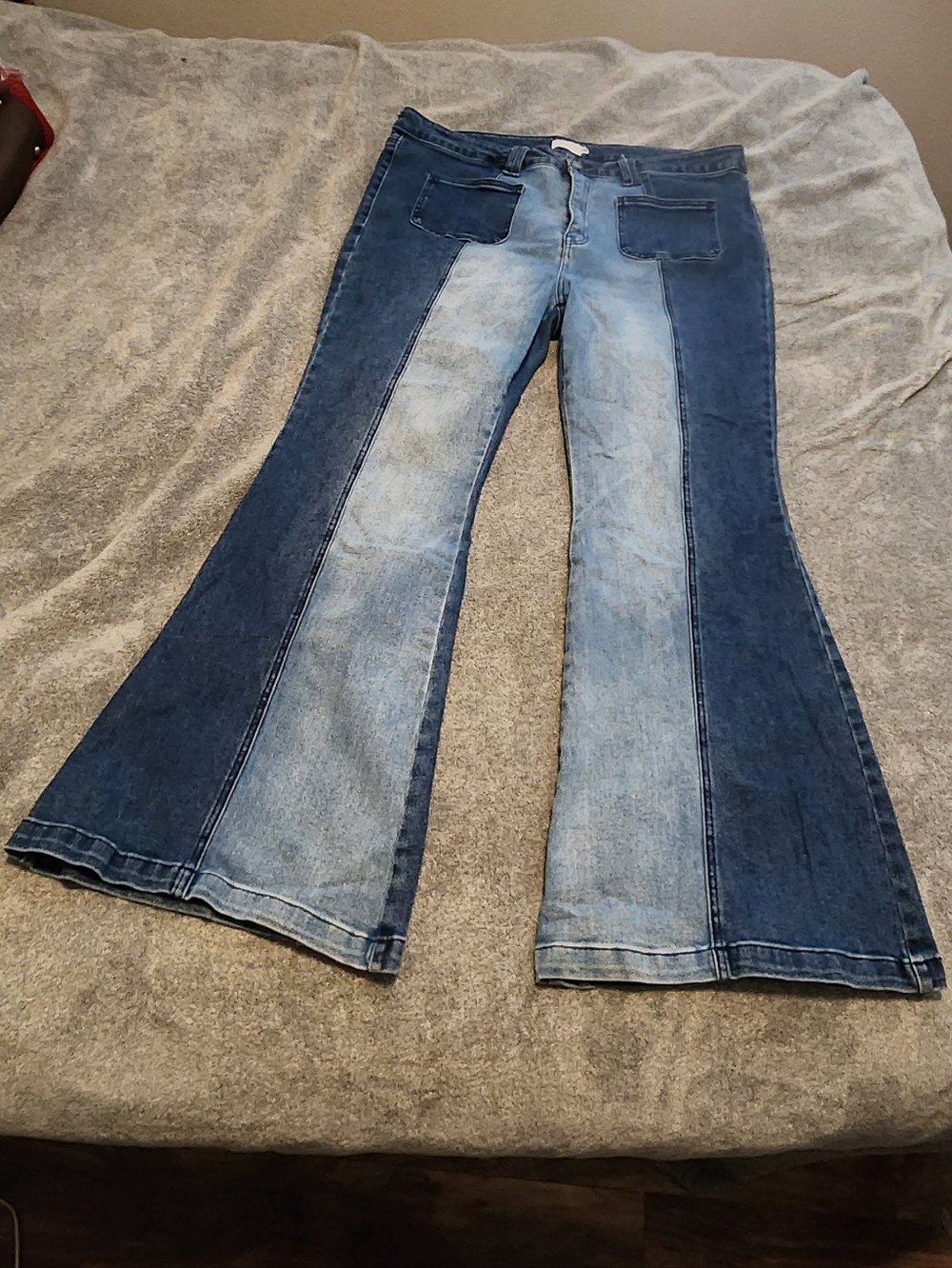 CELLO High Rise Two‑Tone Flare Jeans Size 22 – 30” Inseam, Contrast Denim